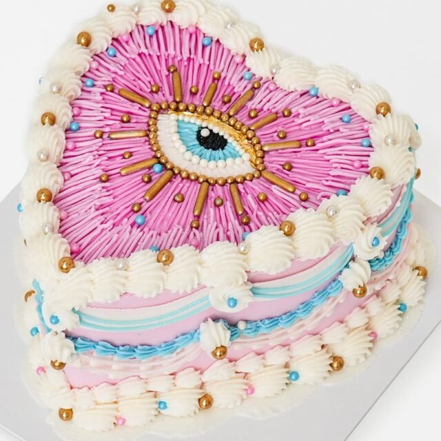 Pastel corazón ojo turco rosado