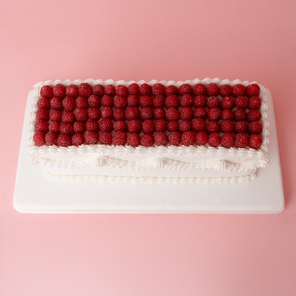 Pastel alargado de frambuesa