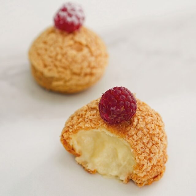 Profiteroles crema pastelera