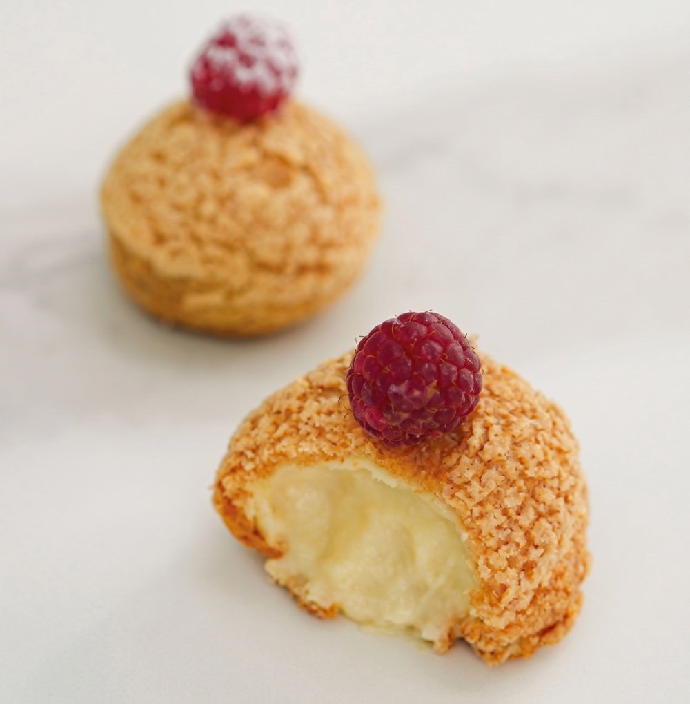 Profiteroles crema pastelera